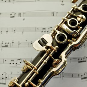 Disfruta de las melodías del clarinete y el piano