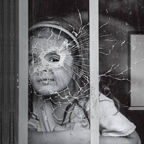 Exposición: El testigo. Memorias del conflicto armado colombiano en el lente y la voz de Jesús Abad Colorado