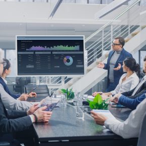 Asiste al conversatorio “Política económica del gobierno Petro”